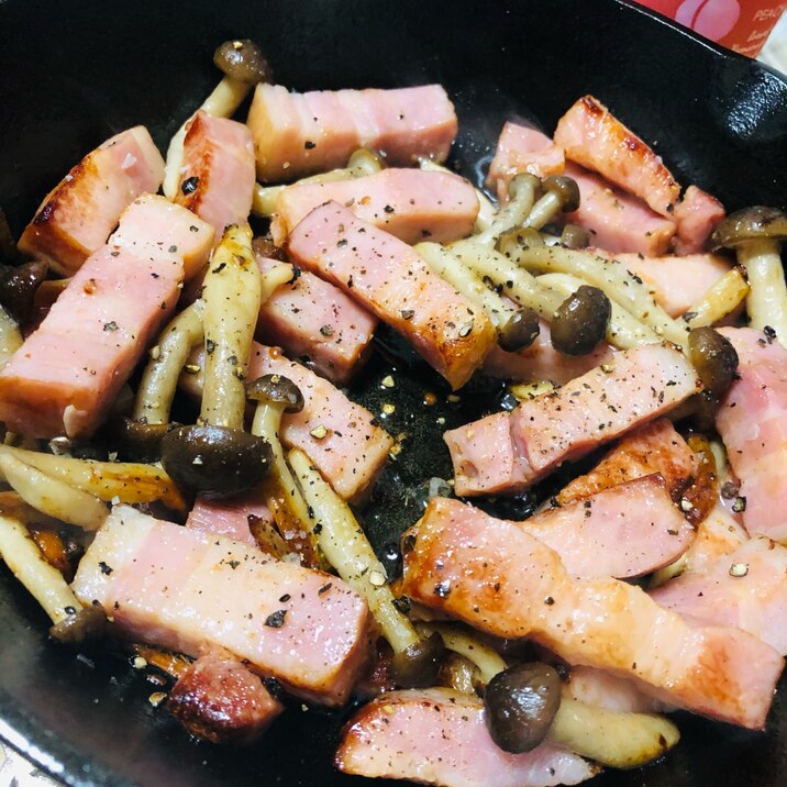 ビールが止まらない!ベーコン&しめじスキレット
